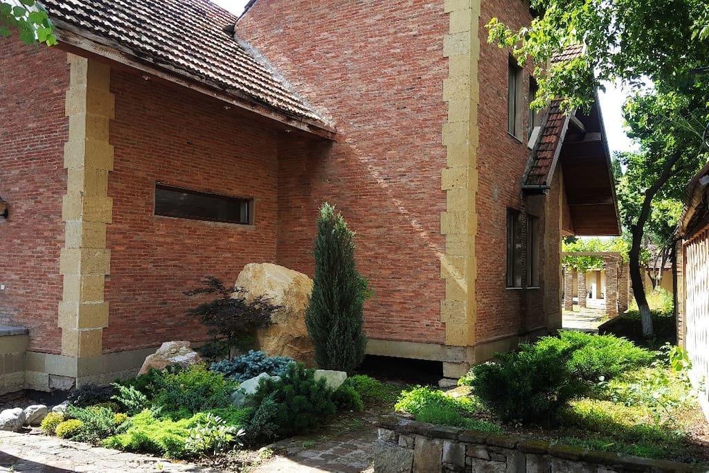 Вілла Rare House With Garden Тбілісі Екстер'єр фото